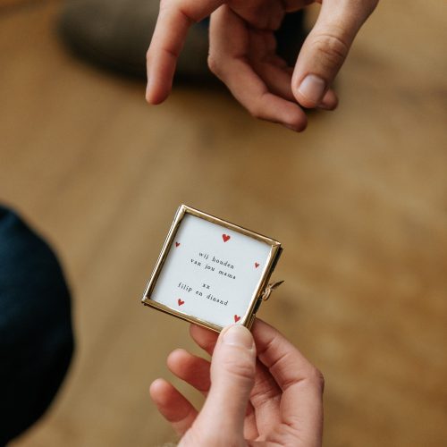 Mini lijstje staand goud met jouw eigen tekst + hartjes